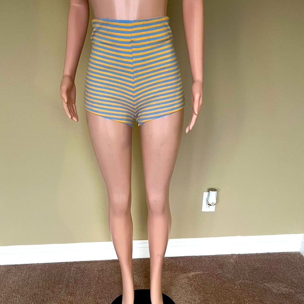Zara Striped High-Waisted Women Shorts. Size M. New!